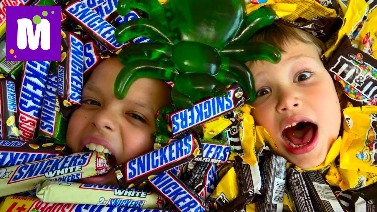 MMs-PROTIV-Snickers-CHALLENGE-2000-shokolada-i-MMDemsa-CHELLENDZH-na-mashinah-Zapret-na-semku