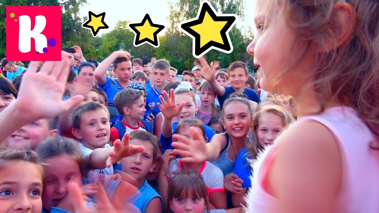 PERVAYA-Vstrecha-s-podpischikami-v-4-goda-2000-konfet-SNICKERS-i-MMs-dlya-detej-ot-Kati-Meet-And-Greet