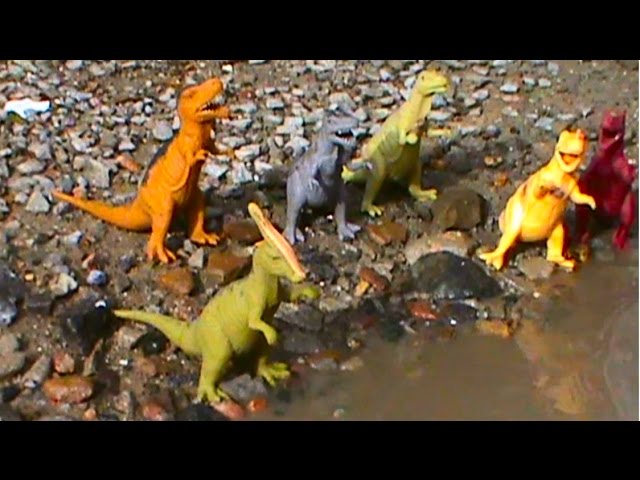 Dinozavry-v-luzhe-na-russkom-Dinosaurs-Dinosaures-nagent-dans-une-piscine