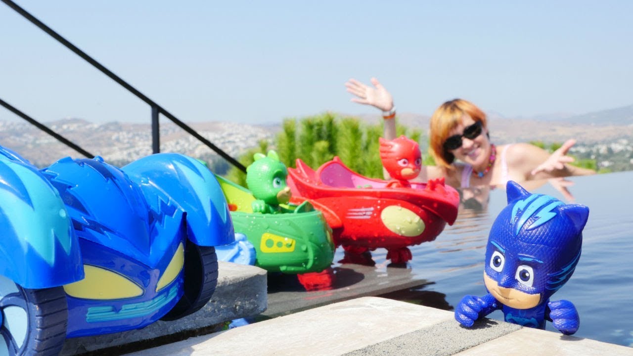 GeroivMaskah-i-Masha-KapukiKanuki-igry-u-BASSEJNA-Moem-MASHINKI-v-Video-dlya-detej-s-igrushkami