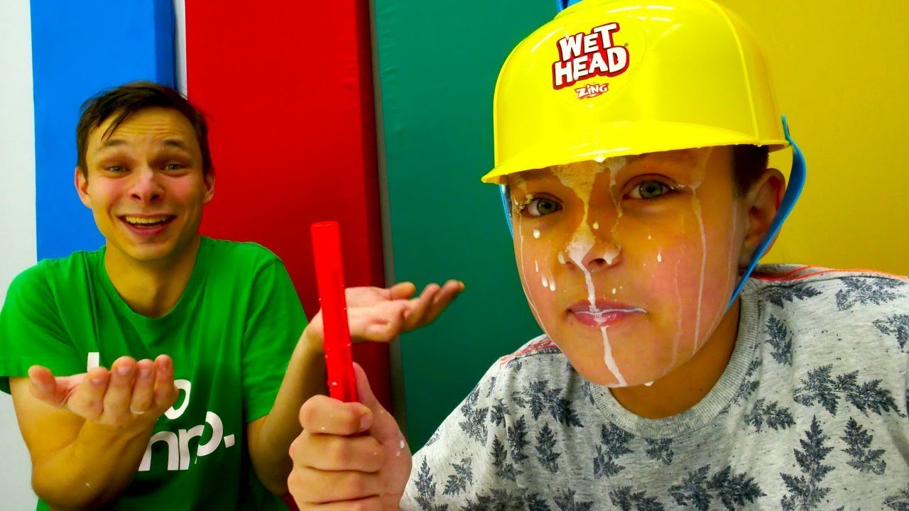 CHellendzh-MOKRAYA-GOLOVA-Igroboj-Gleb-vs-Fyodor-PRANKI-Ves-v-MOLOKE-Smeshnye-video-Igry-dlya-detej