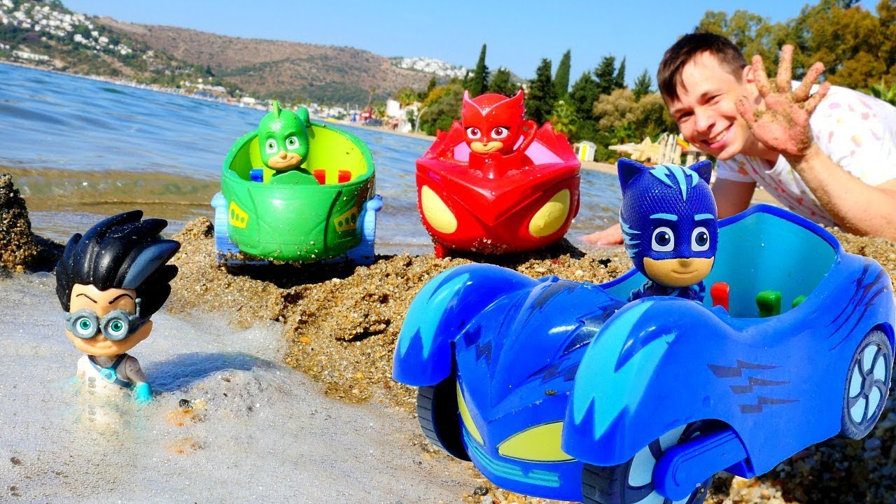 GeroivMaskah-na-more-Stroim-BAZU-dlya-Supergeroi-Video-proMashinki-Igry-dlya-detej-na-plyazhe