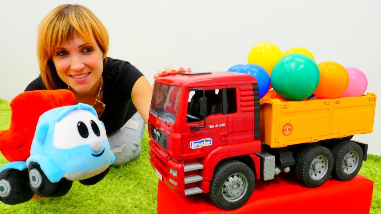 Gruzovichok-LEVA-i-MASHINKI-NA-DETSKOJ-PLOSHHADKE-Video-dlya-detej-PRO-MASHINKI-s-Mashej-KapukiKanuki