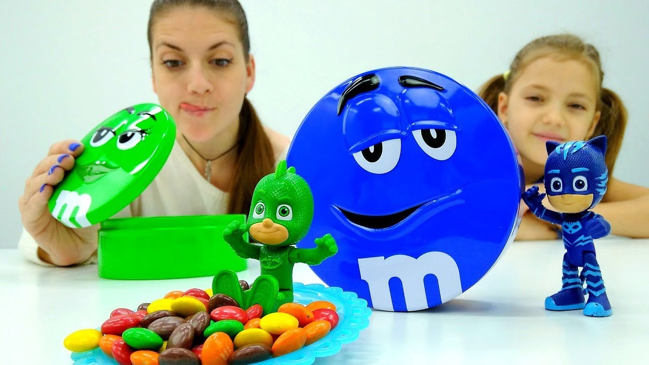 KONFETKI-dlya-GeroivMaskah-Zashhishhaem-VKUSNYASHKI-ot-Romeo-Video-dlya-Detej-s-igrushki-iz-multika