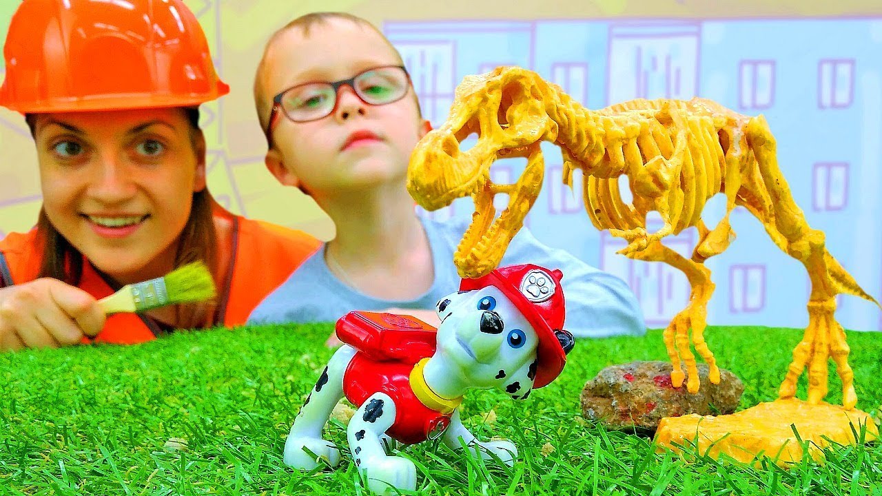 Kostochka-dlya-MARSHALA-SHHenyachijPatrul-nashel-Skelet-DINOZAVRA-Detskie-igry-raskopki.-Video-igrushki