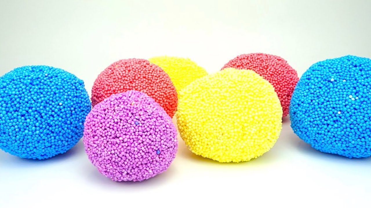 Syurprizy-iz-sharikovogo-plastilina-Otkryvaem-syurprizy-i-ishhem-igrushki-Igrushki-dlya-detei