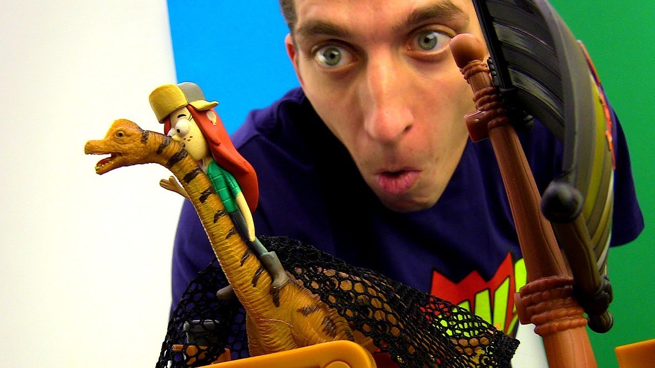 Video-s-igrushkami-DIPPER-i-VENDI-lovyat-DINOZAVRA-ozera-GravitiFolz-Igry-dlya-detej-GravityFalls