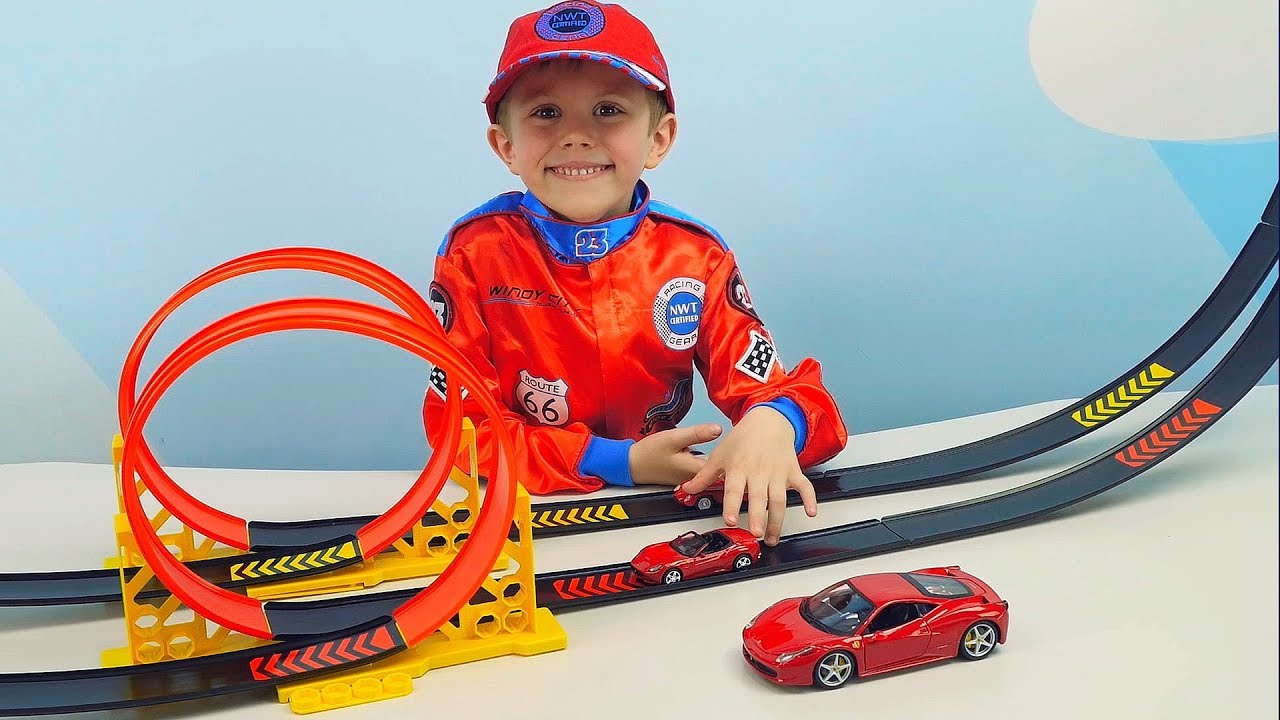 MASHINKI-dlya-detej-s-gonochnym-trekom-FERRARI-DVOJNAYA-PETLYA-Danik-igraet-v-gonki-dlya-detej