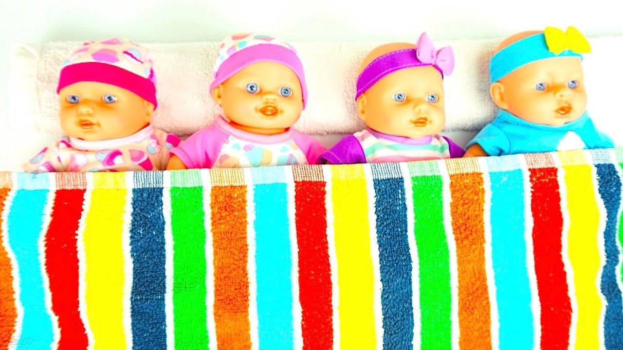 Multiki-s-kuklami-pupsikami-Igraem-s-pupsami-kormim-odevaem-ukladyvaem-spat-Dochki-Materi