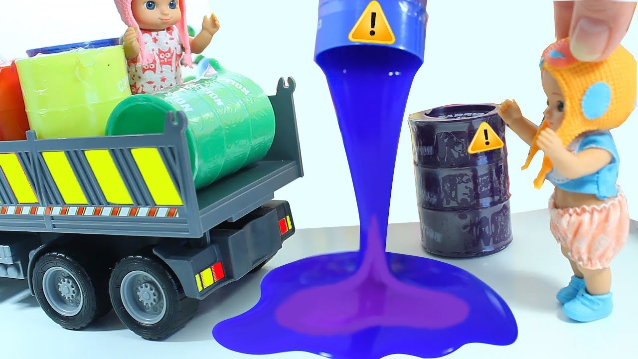 PUPSY-UDIVLYAYUT-syurprizami-Mnogo-syurprizov-iz-bochonkov-s-lizunami