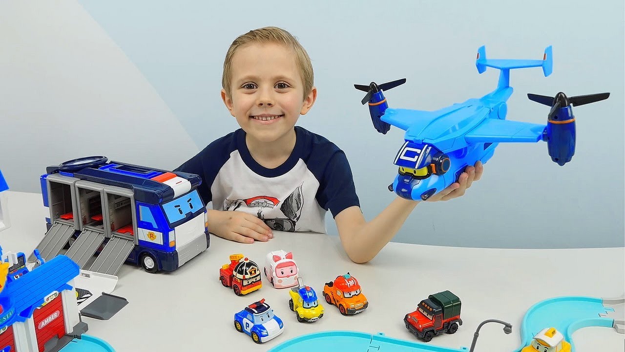 Robokar-Poli-i-Danik-Samolyot-perevozchik-KERI-iz-komandy-Marka-i-Baki.-Horoshie-Igrushki-dlya-detej