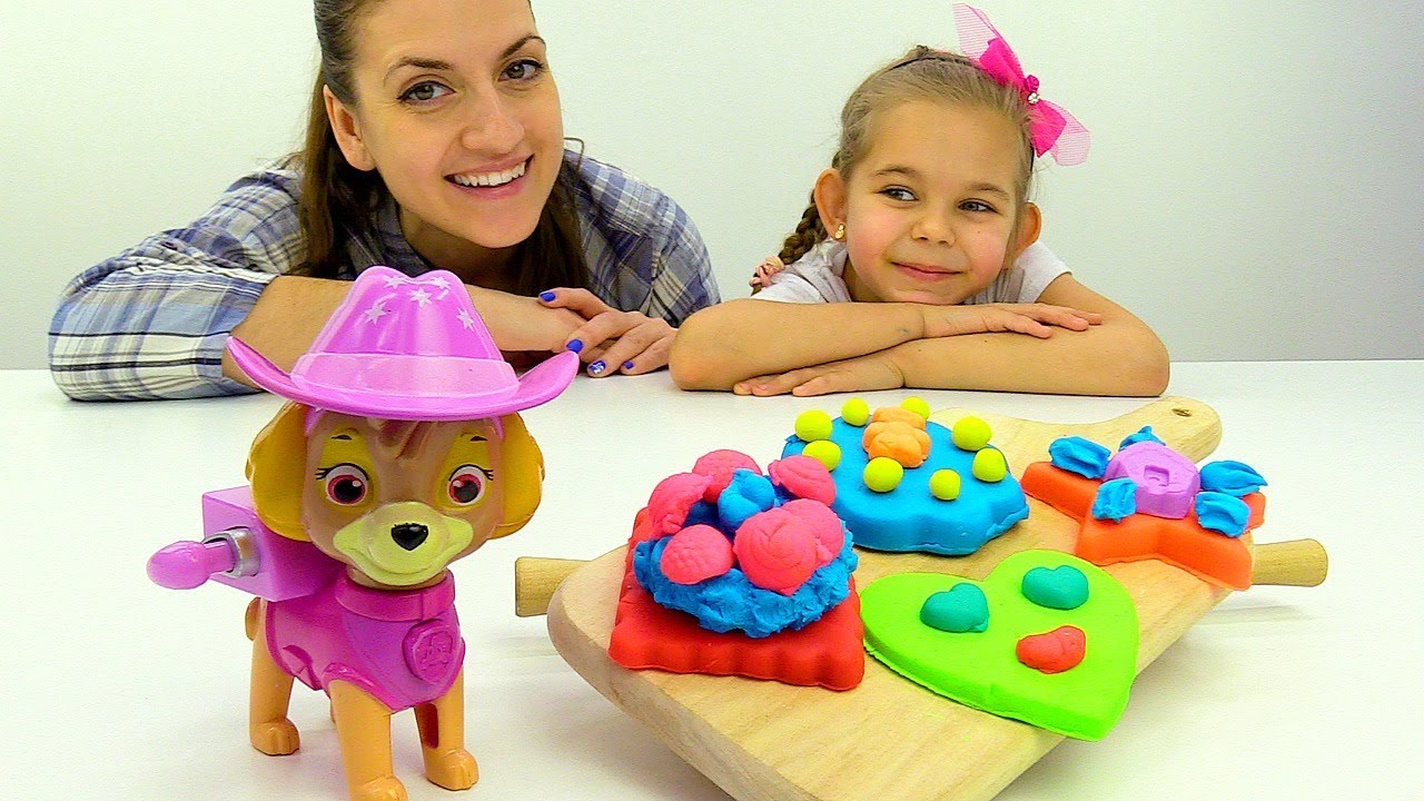 Skaj-gotovit-Novogodnie-Pryaniki-PlejDo-dlya-SHHenyachego-Patrulya