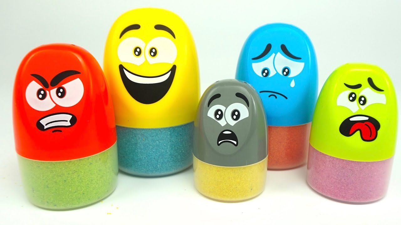 Syurpriz-Geroi-v-Maskah-Raspakovyvaem-syurprizy-i-ishhem-igrushki-iz-multika-Geroi-v-maskah