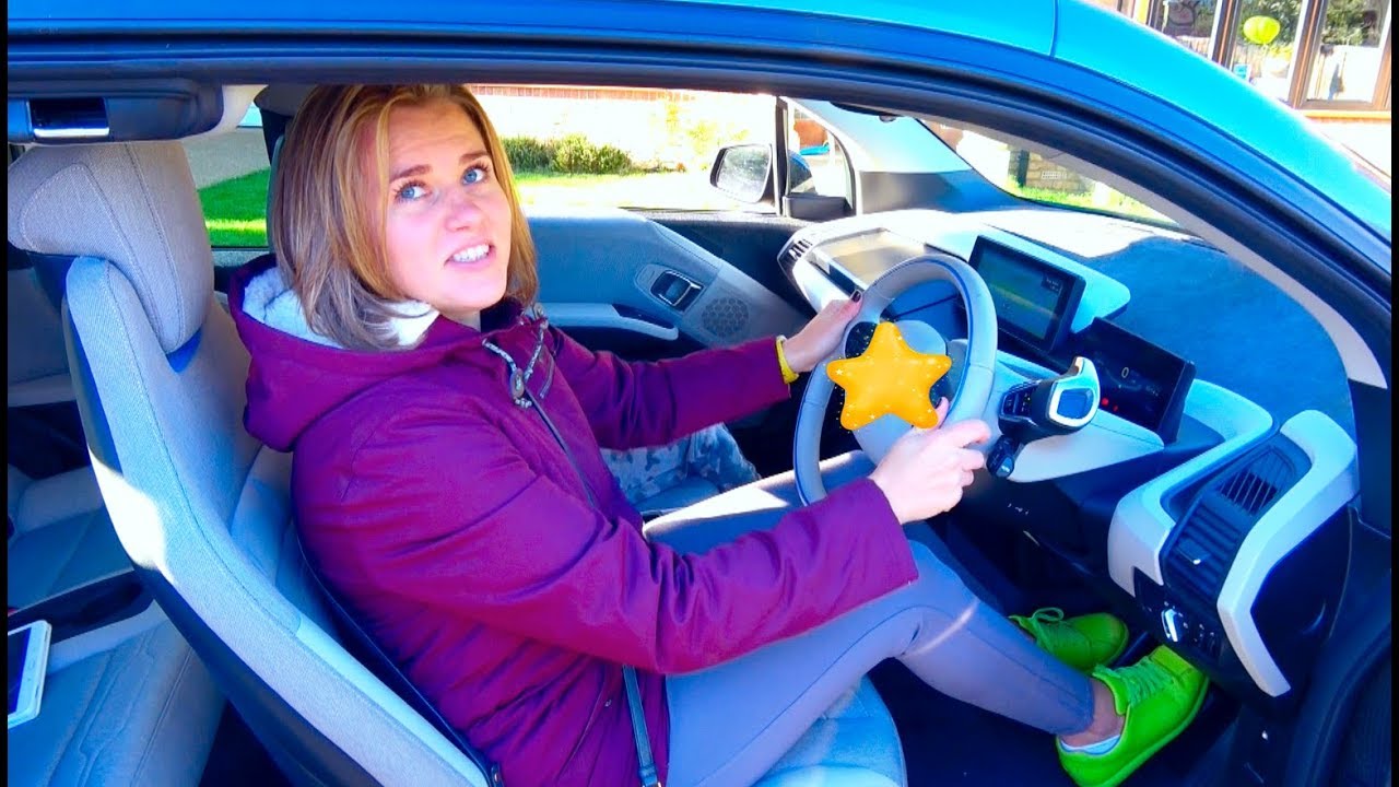 Takoj-schastlivoj-MAMY-Maksa-ty-eshhe-ne-videl-Podarok-na-Den-Rozhdeniya-Novaya-mashina-Otseni-vybor