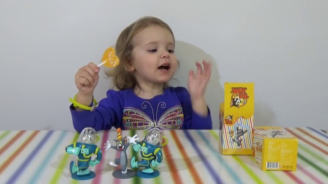 Tom-i-Dzheri-korobochki-syurprizy-otkryvaem-igrushki-Tom-Jerry