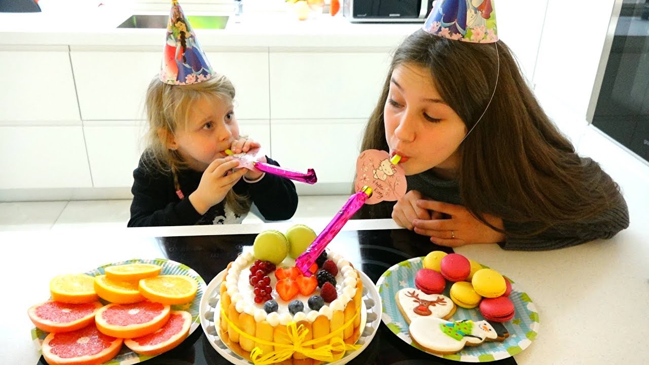 VLOG-Dana-i-Diana-gotovyatsya-k-prazdniku-v-Ogromnom-torgovom-tsentre