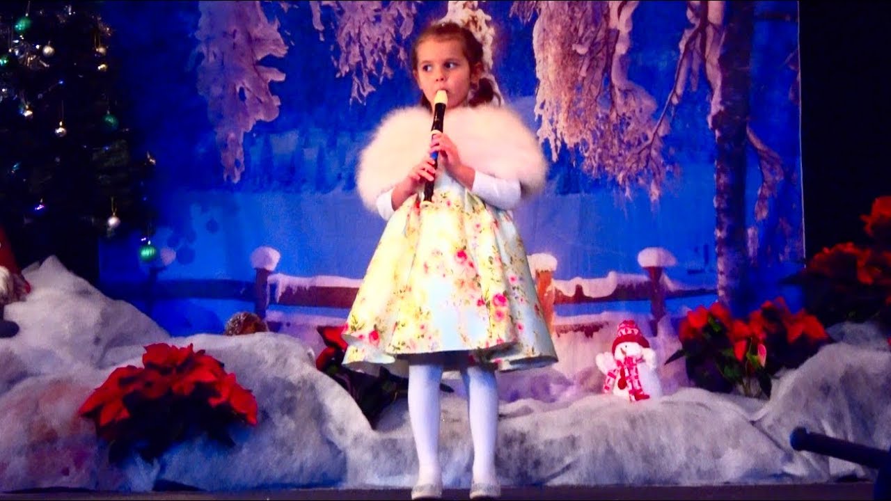 VLOG-Utro-malenkogo-blogera-Solo-VYSTUPLENIE-Druzya-Maksa-raznosyat-nash-DOM-Kanikuly