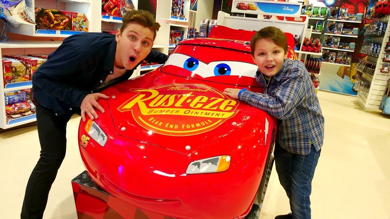 Video-pro-igrushki-Disnej-Podarok-na-Novyj-God