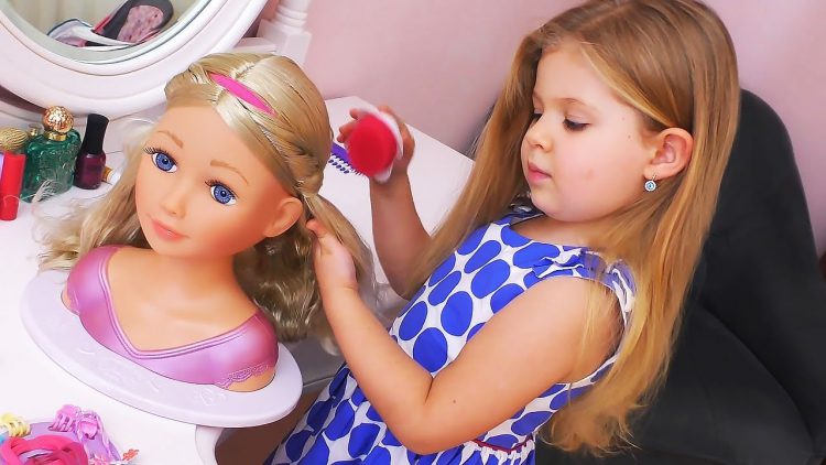 Diana-playing-and-makes-Make-up-for-Baby-Doll-toys-Video-for-children