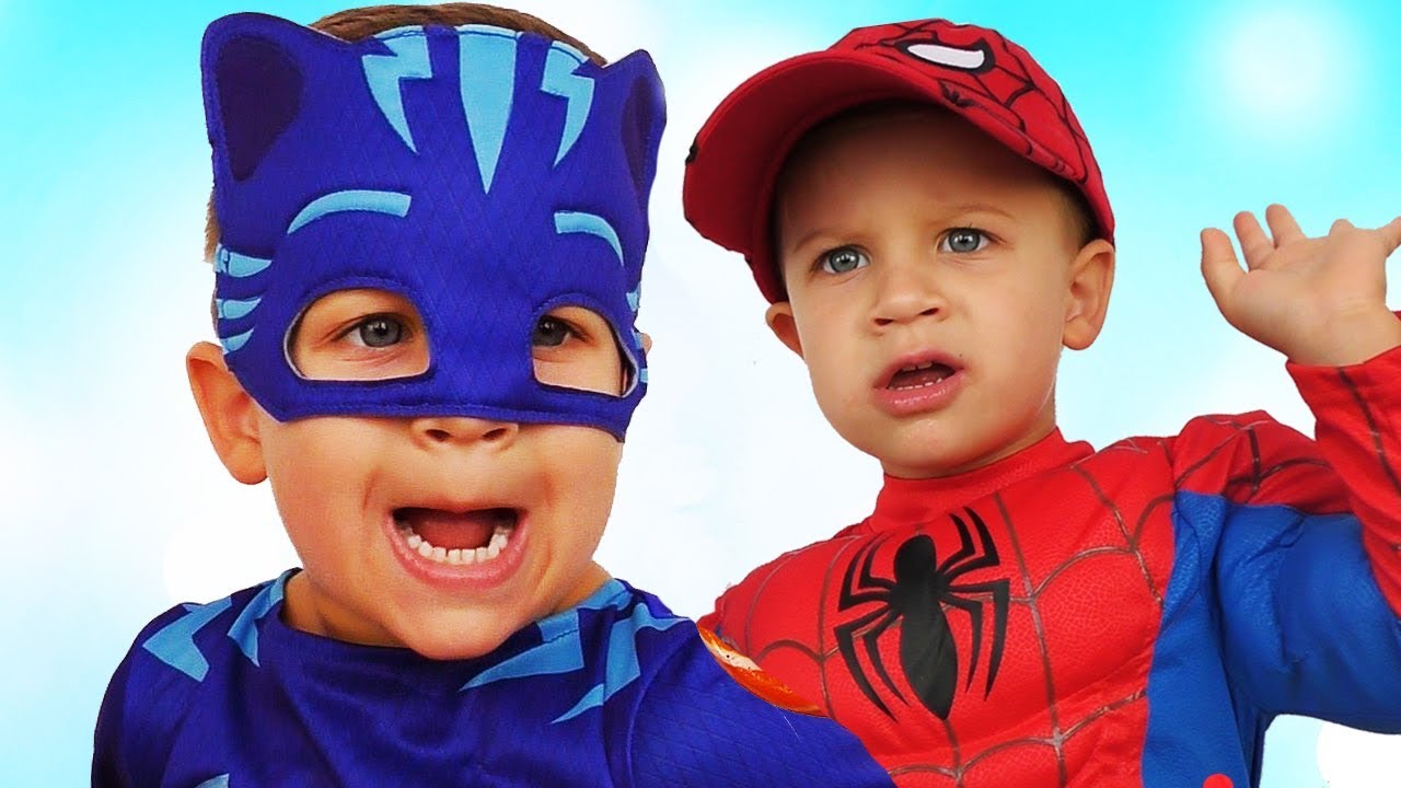 Finger-Family-Song-Roma-is-changing-costumes-Fun-video-for-children-baby-songs