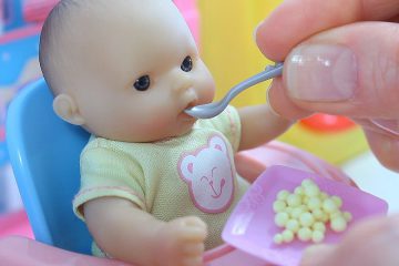 Igraem-v-Kukly-Varim-kashu-Kormim-Malysha-Baby-Doll-Play-The-Childrens-Room