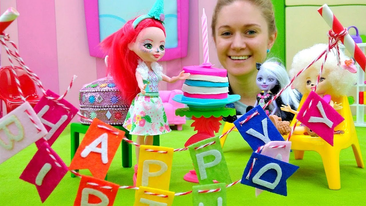 Kukly-Enchantimals-gotovyat-Vecherinku-na-Den-Rozhdeniya-Fensi