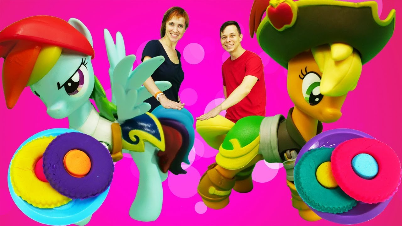 Litl-Poni-v-Kafe-na-dereve-u-Mashi-Kapuki-i-Fedora