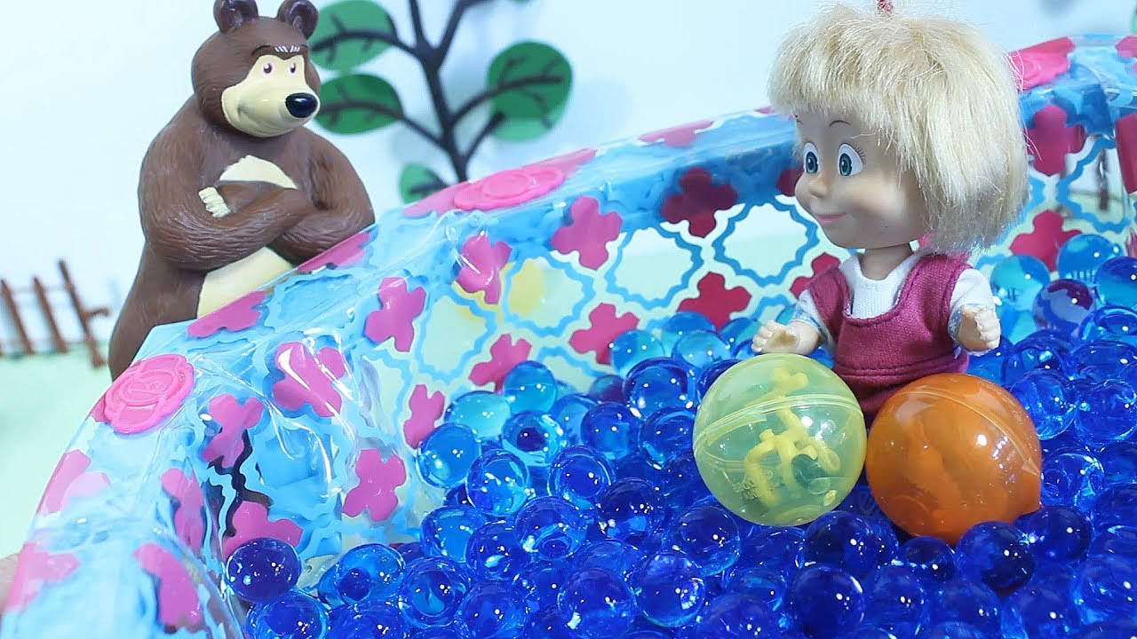 Multik-iz-igrushek-pro-Mashu-i-Medvedya-Masha-and-the-Bear