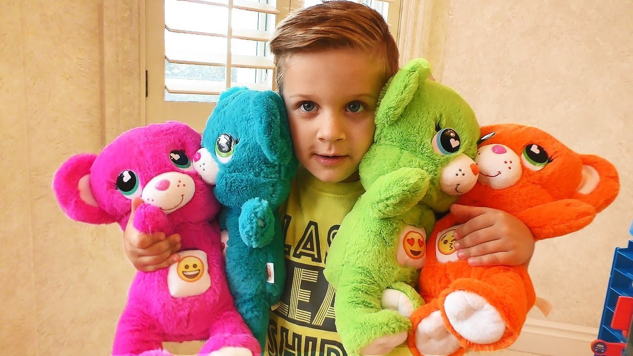 Roma-plays-with-colored-Teddy-Bears-Learn-colors-for-kids-and-toddlers-Learning-video