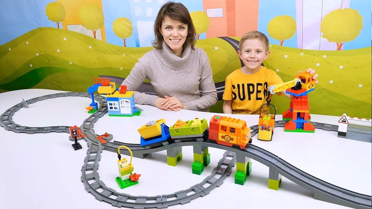 BOLSHOJ-POEZD-Lego-Duplo-s-ZHeleznoj-Dorogoj-Razvivayushhee-video-dlya-detej-s-Konstruktorom-LEGO-DUPLO