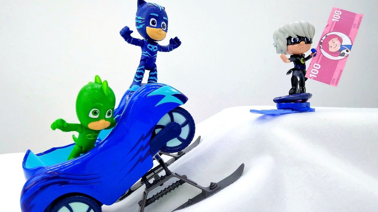 Delaem-iz-mashinki-Snegohod-Geroi-v-maskah-i-Lunnaya-Devochka