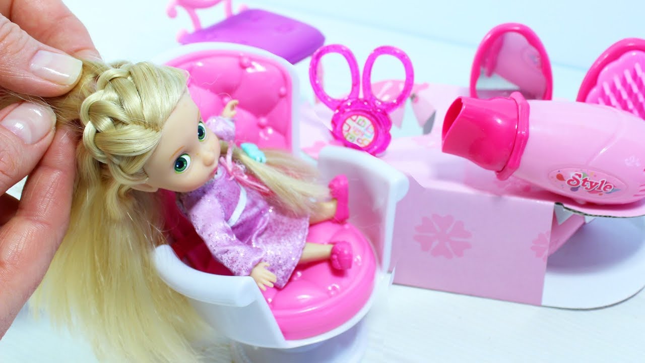 Igraem-v-kukly-v-SALONE-KRASOTY-Delaem-prichesku-makiyazh-Igrushki-BiBizyaka