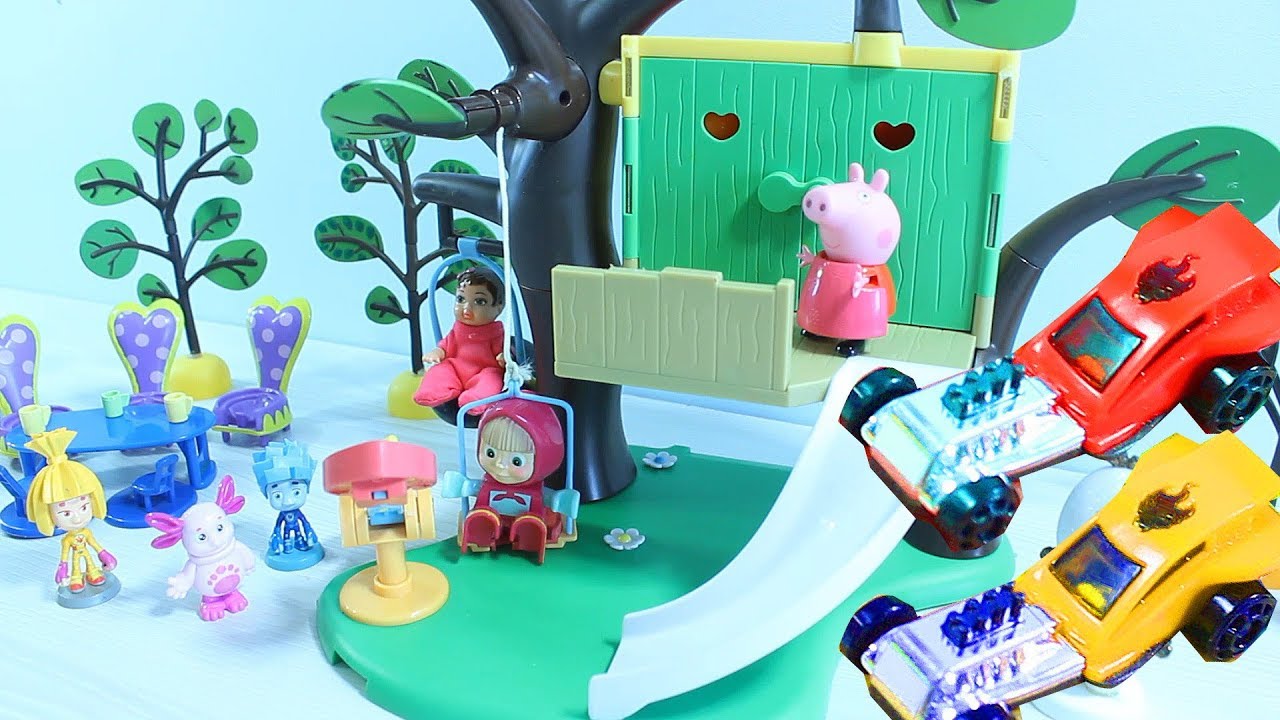 Multik-pro-igrushki-Domik-na-Dereve-i-kollektsiya-Gonochnyh-Mashinok-v-syurprizah