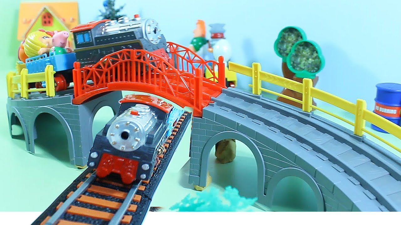 Multik-s-igrushkami-Igrushki-igrayut-s-ZHeleznoj-Dorogoj-Novaya-igrushka-iz-Kinder-Surprise