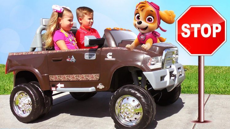 Roma-and-Diana-Pretend-Play-with-Paw-Patrol-Toys-Video-for-Kids