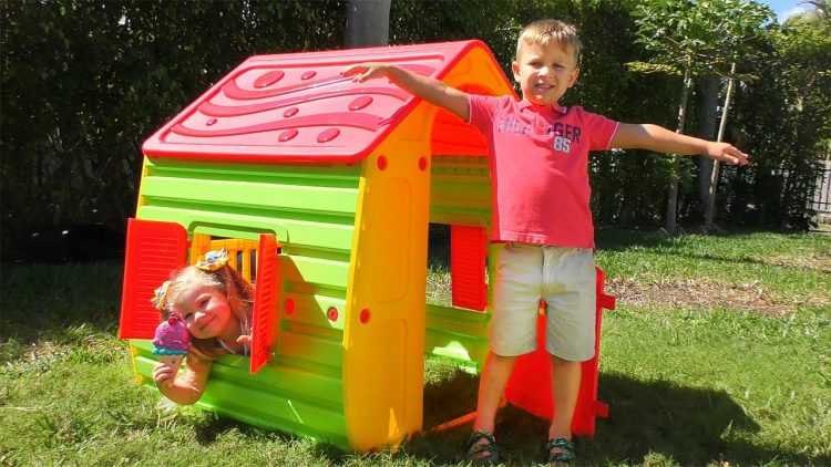 Roma-and-Diana-Pretend-Play-with-PlayHouse-for-kids-videos-for-children