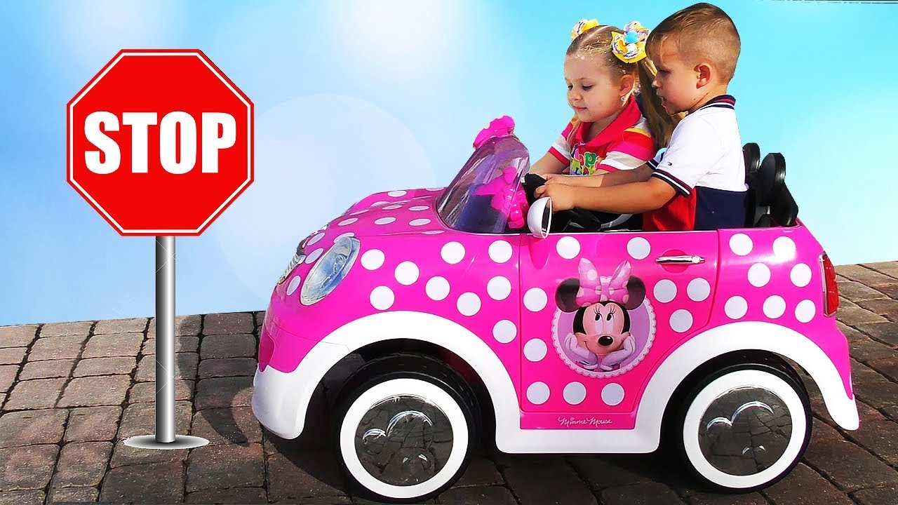 Roma-and-Diana-on-Birthday-Party-video-for-children