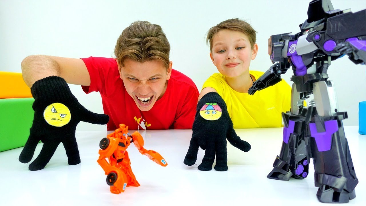 Deseptikony-protiv-Transformerov-iz-perchatok.-Video-igry-dlya-detej