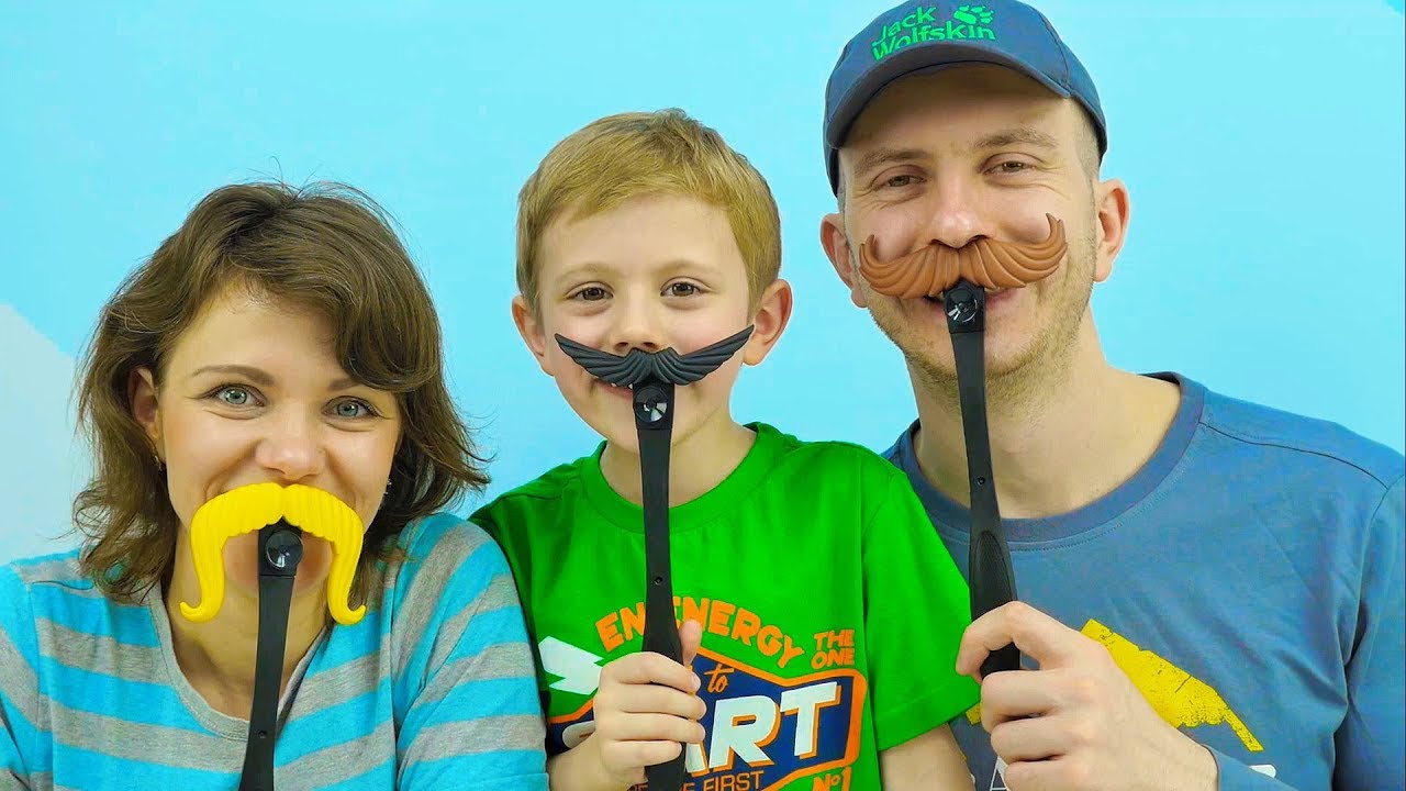 SHLYOP-USY-Vesyolaya-igra-dlya-semi-Danik-igraet-s-Papoj-i-Mamoj-Kto-zhe-vyigraet