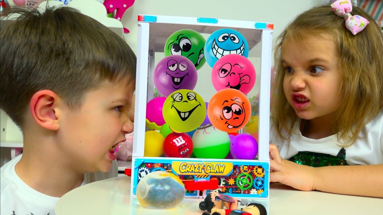 CHELLENDZH-Avtomat-s-SHarikami-LOL-i-Robloks-igrushki-Minecraft-Toys-Dispenser-Challenge