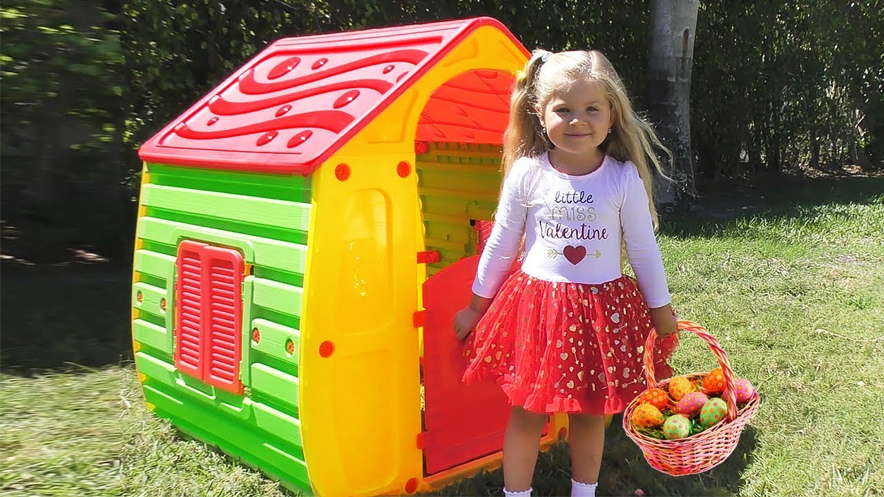 Diana-Pretend-Play-with-Funny-Chickens