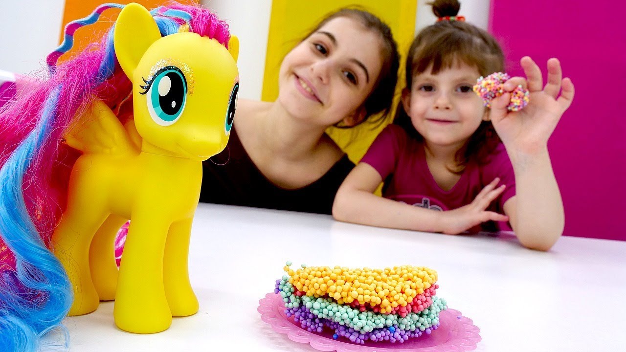 Flattershaj-v-magazine-Lepim-iz-plastilina-tort-Igry-s-poni