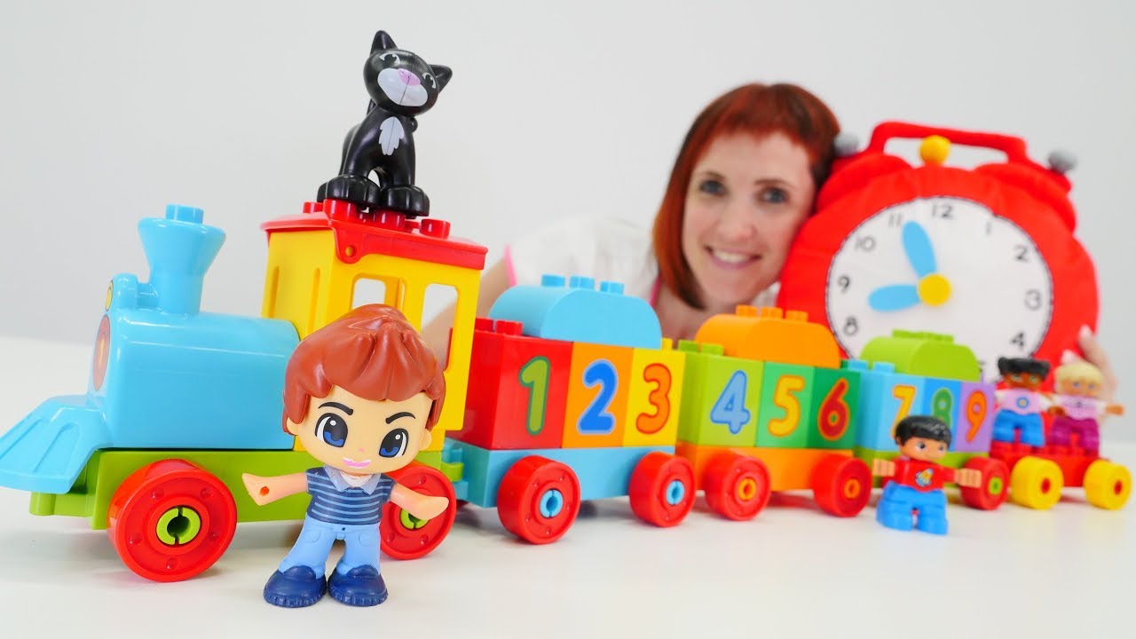 Igrushki-Lego-Duplo-v-detskom-sadu-u-Mashi-Kapuki