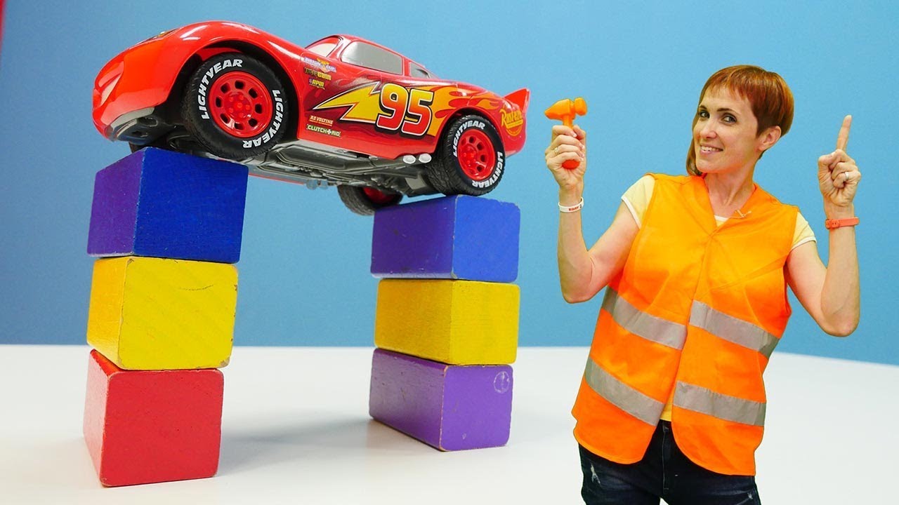 Masha-Kapuki-chinit-Molniyu-Makvin.-Multik-pro-mashinki