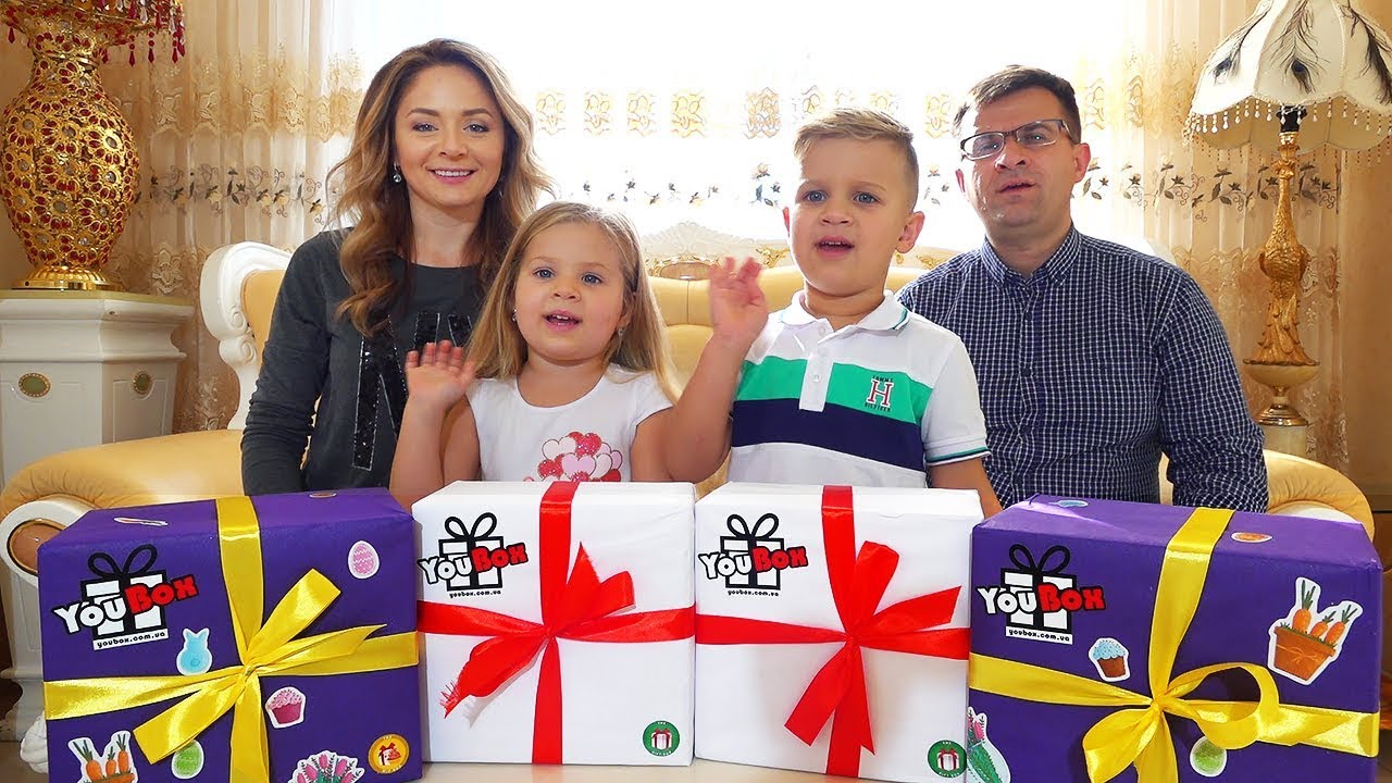 Otkryvaem-PODARKI-ot-YouBox-dlya-Diany-Romy-Mamy-i-Papy.-CHto-tam-vnutri-Posylki-s-Syurprizami