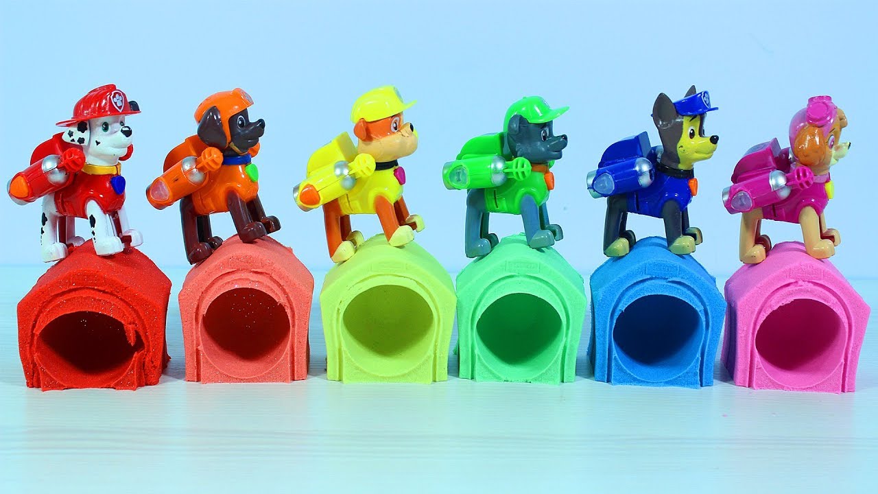 Paw-Patrol-and-Kinetic-Sand-Make-Cottadge-for-Puppies