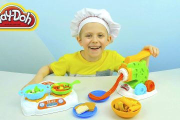 Plej-Do-KUHNYA-i-Danik-s-mamoj-gotovim-Spagetti-s-Lapshoj-i-Ovoshhi-iz-plastilina-Play-Doh-Kitchen