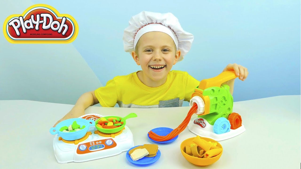 Plej-Do-KUHNYA-i-Danik-s-mamoj-gotovim-Spagetti-s-Lapshoj-i-Ovoshhi-iz-plastilina-Play-Doh-Kitchen