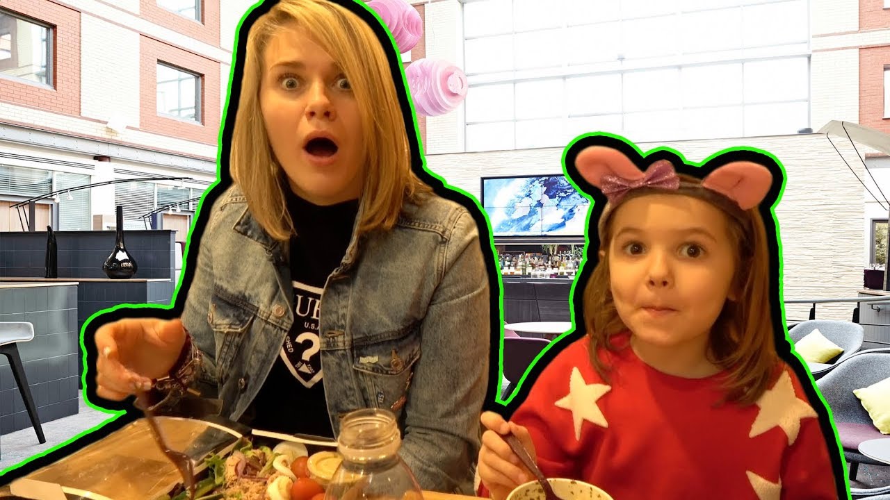 Roditeli-Kati-i-Maksa-ZABYLI-LICHNYE-VESHHI-i-nezhdanchik-VLOG-v-OTELE