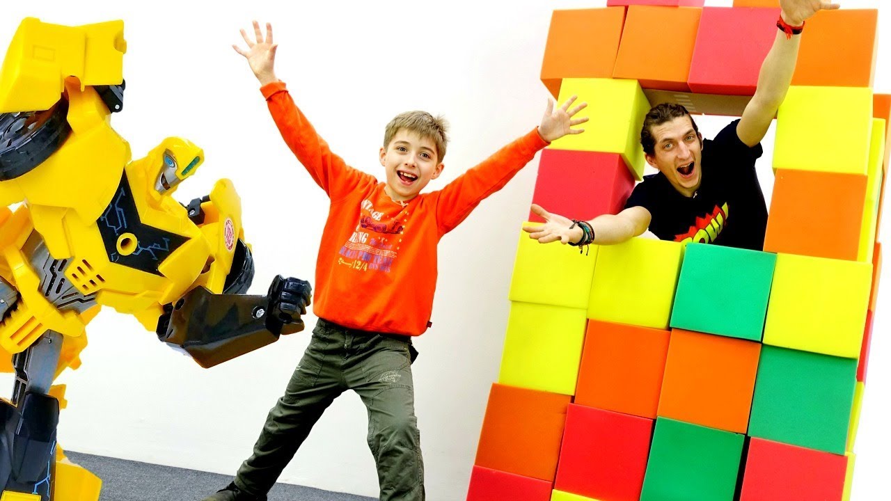 Zamok-dlya-Avtobotov-i-polosa-Prepyatstvij-Igry-dlya-detej-s-Transformerami